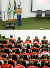 Comandante Geral do CBMCE visita alunos do curso de formação de praças na Aesp