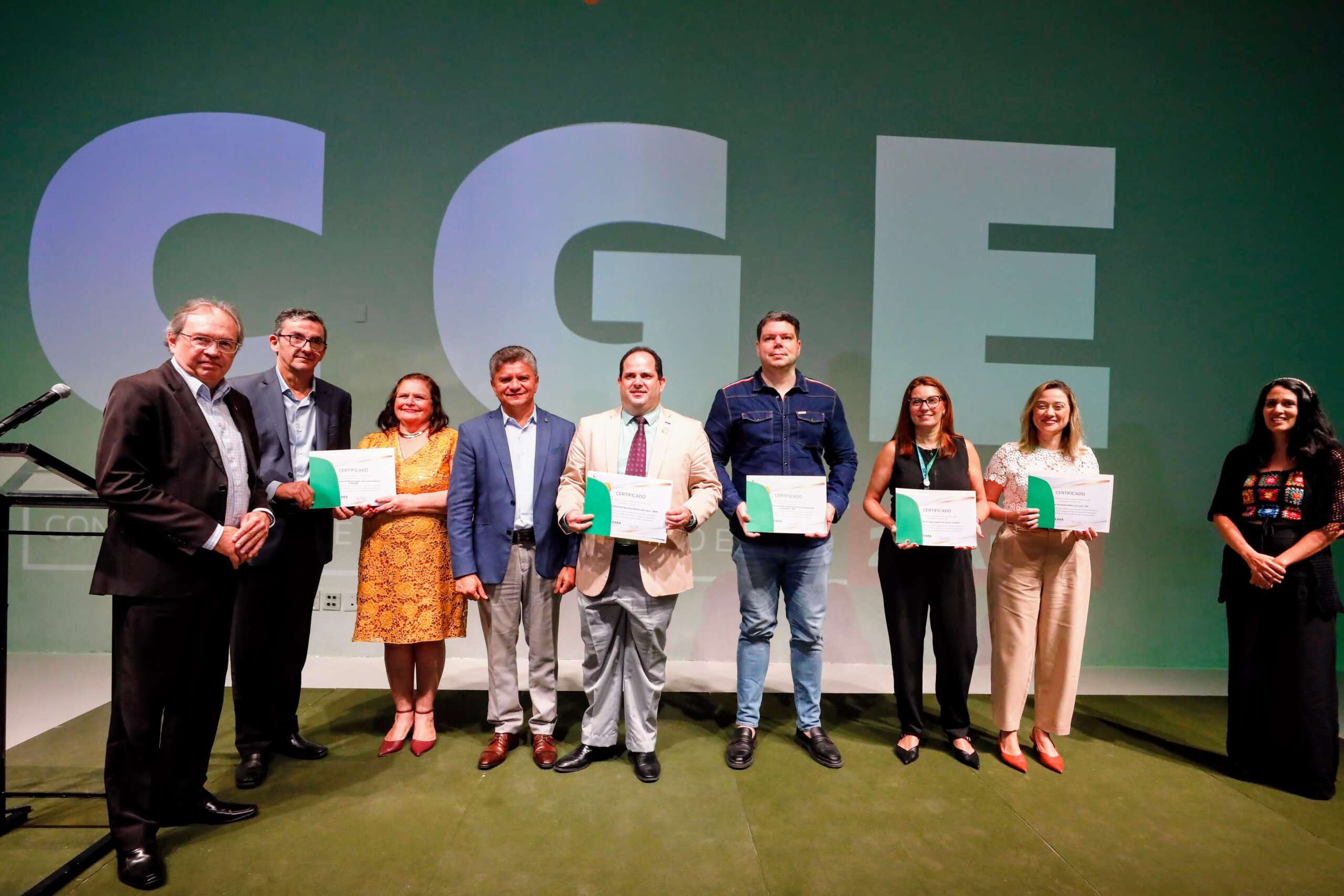 Ouvidora da Aesp/CE recebe homenagem da CGE por conquistar Categoria Ouro em desempenho e avaliação