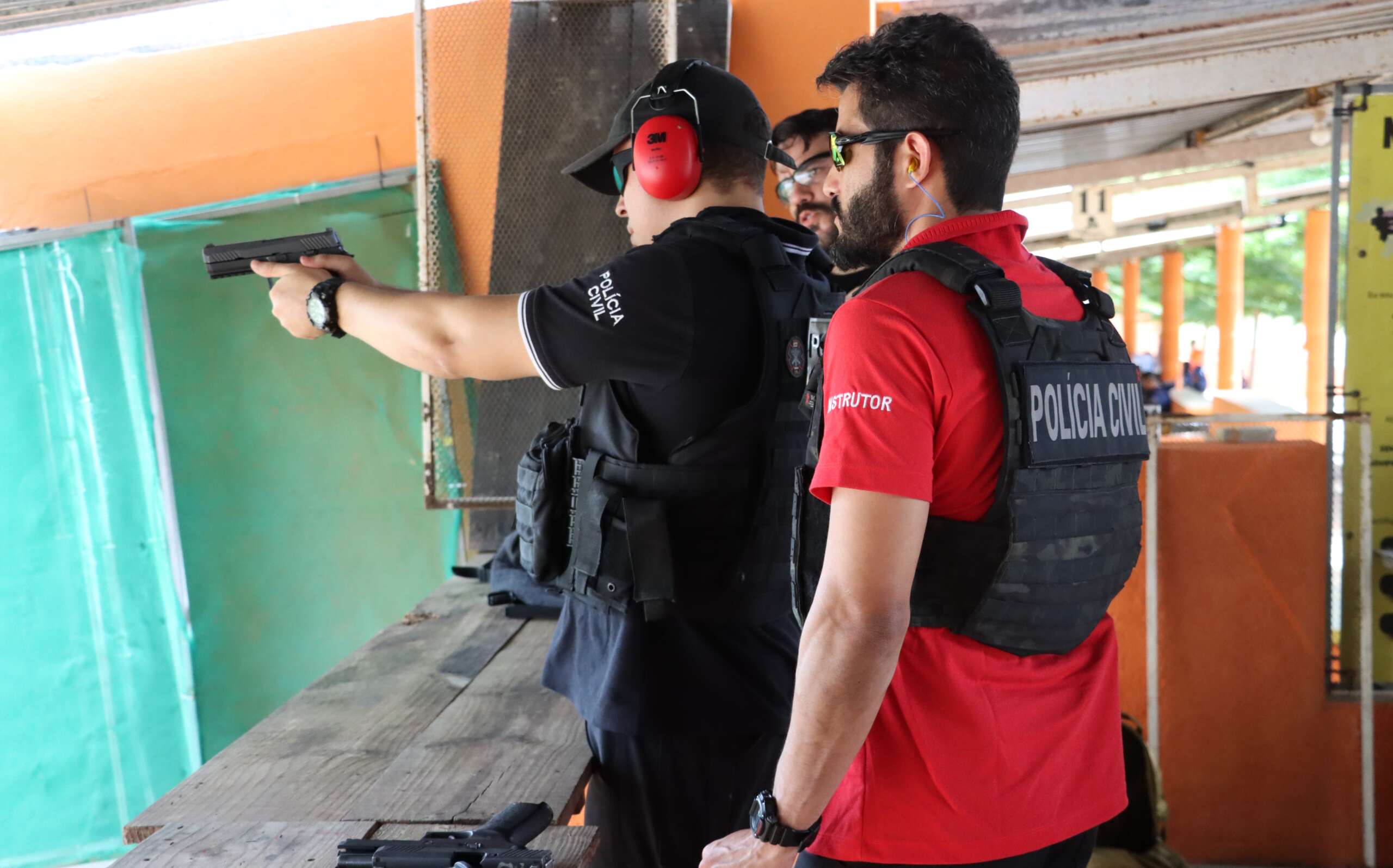 Policiais civis participam de Nivelamento de Tiro promovido pela Aesp/CE