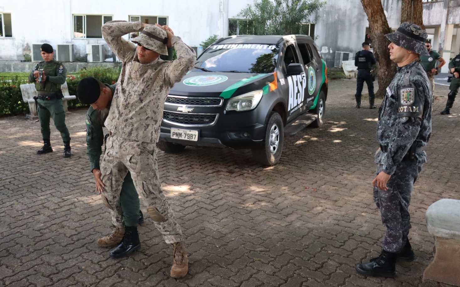 Policiais militares e guardas municipais participam do Curso de Aperfeiçoamento em Ações Policiais Operacionais Urbanas da Aesp/CE