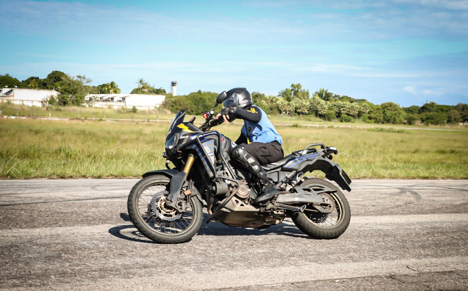 PMs participam de disciplina prática do 2º Curso de Motociclista Batedor – Raio promovido pela Aesp/CE