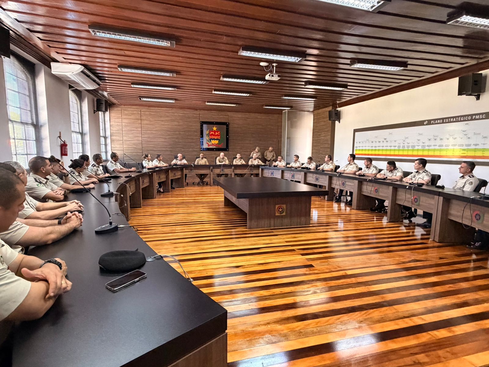 Alunos do Curso de Aperfeiçoamento de Oficiais da PMCE participam de visita técnica à Polícia Militar de Santa Catarina