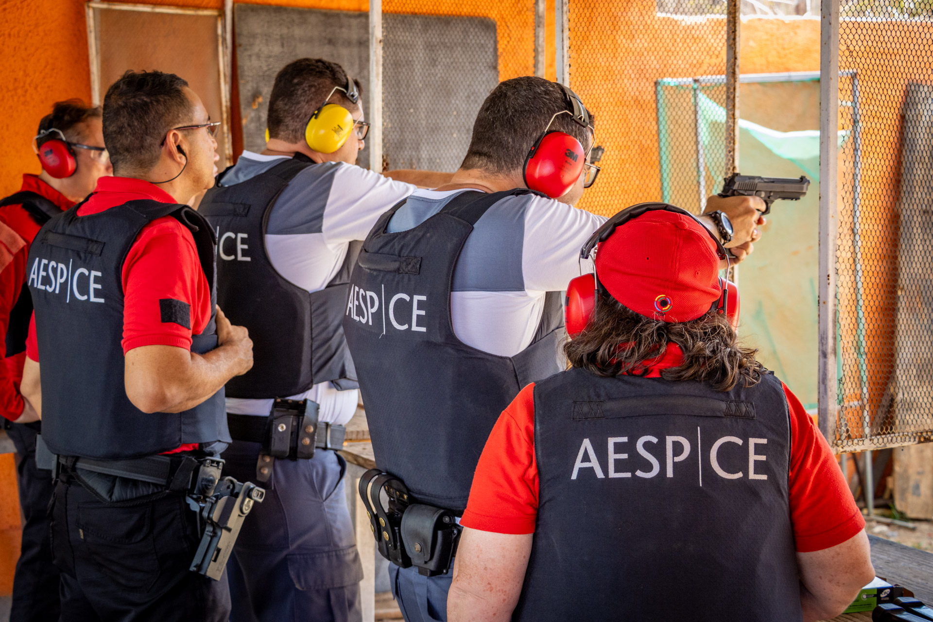 Aesp promove aula prática de Tiro Defensivo para alunos da Perícia Forense do Estado do Ceará