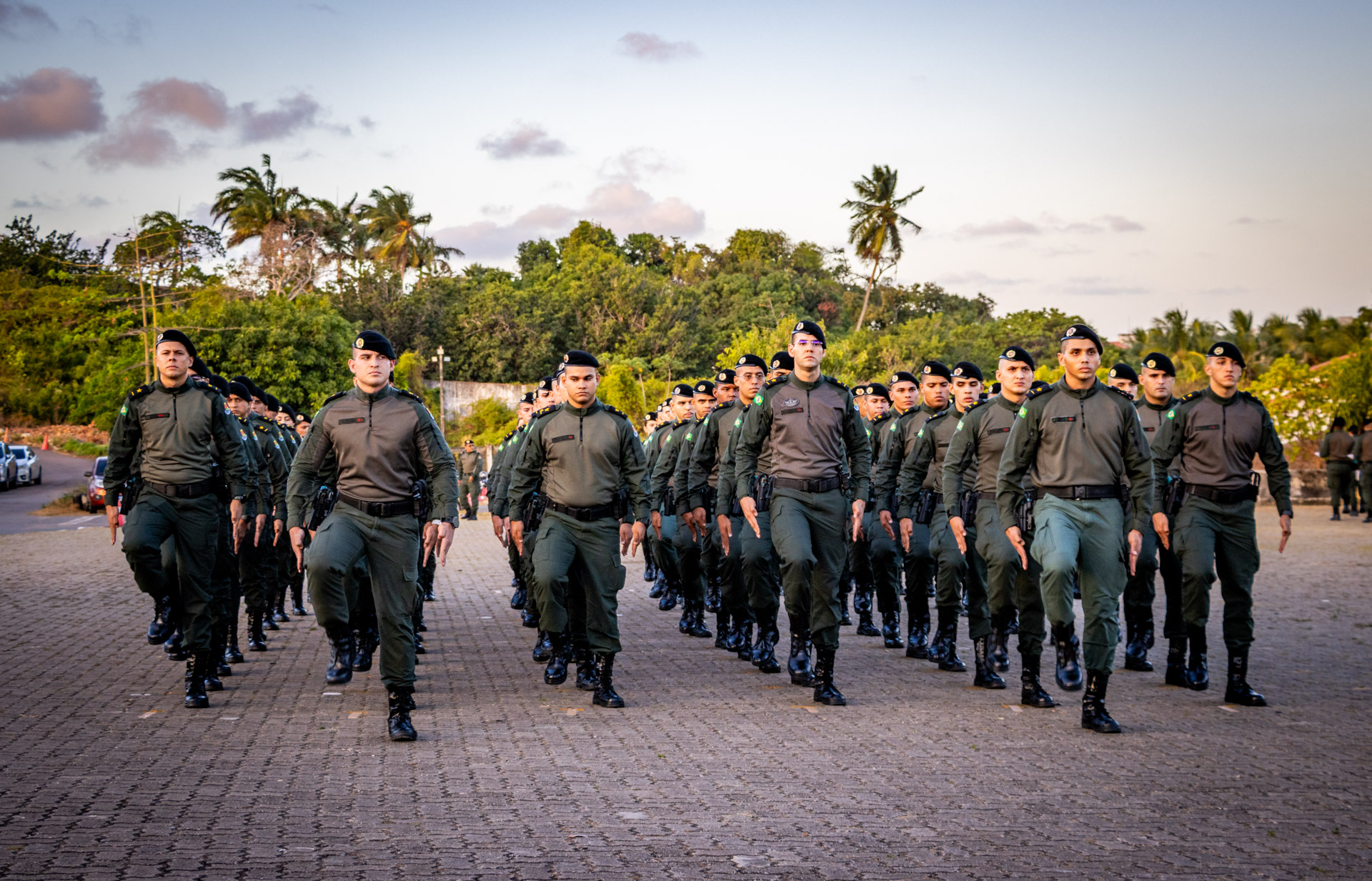 Entrega das boinas e desfile cívico-militar marcam nova etapa dos cadetes do CFO PMCE